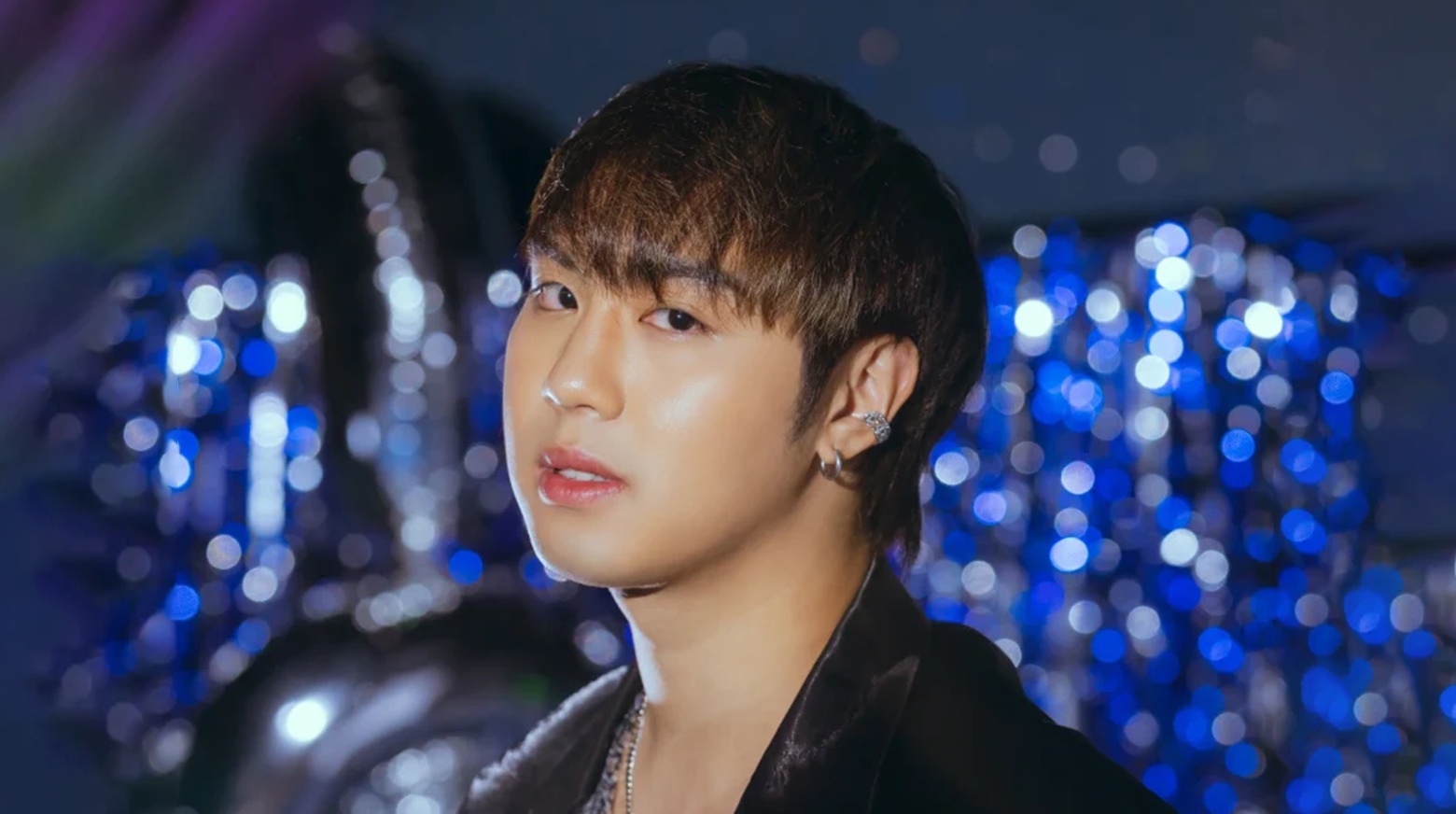 White Nawat Phumphothingam