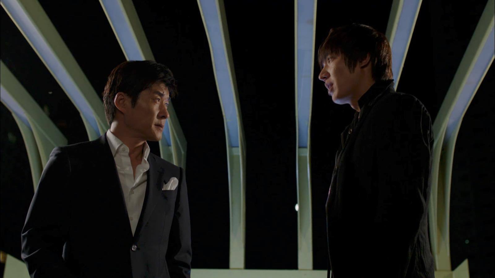 городской охотник нападение на джин пе. дорама городской охотник 10. городской охотник фото из дорамы. ким нана городской охотник. городской охотник дорама поцелуй.